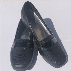 Anne Klein Womens Black Leather Loafers